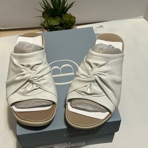 Life Stride Women's Cream Knotted Mules